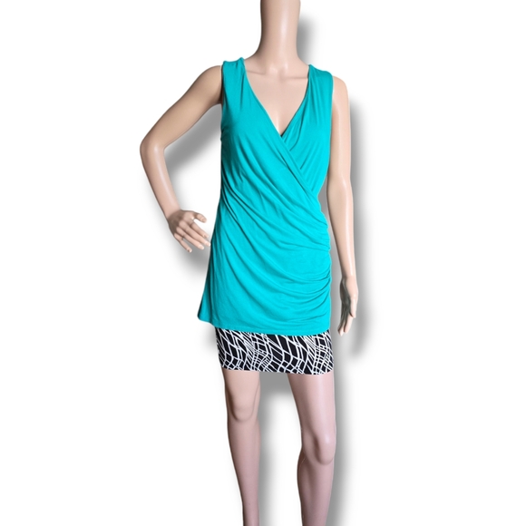 Ann Klein Women's Green Crossover Ruched Tank Top - Picture 13 of 16